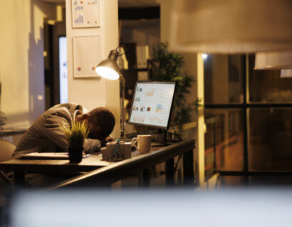 TST reforça proteção à saúde mental no trabalho e declara nula dispensa de gerente com burnout